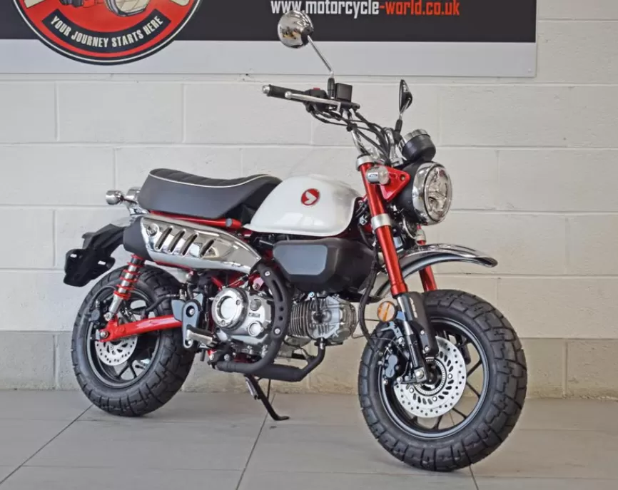 SAVE £200 BRAND NEW HONDA MONKEY IN RED NOW £3699